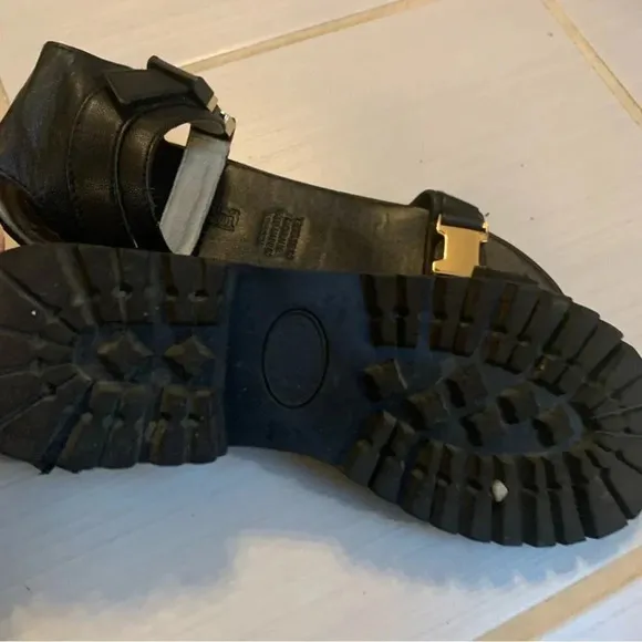 Shakuhachi Black Gold Buckle Strap Sandals 38