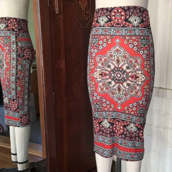 TOPSHOP Persian Rug Tube Skirt Size 4. RARE ❣️